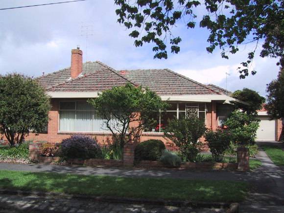 28 Ascot Street South