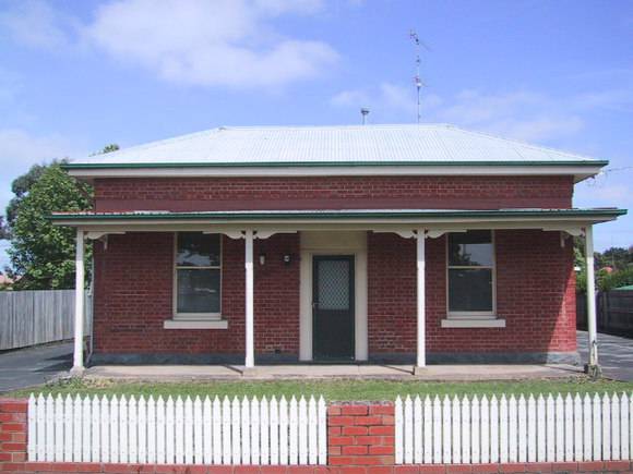 622 Drummond Street South