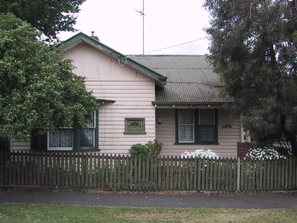 329 Drummond Street South