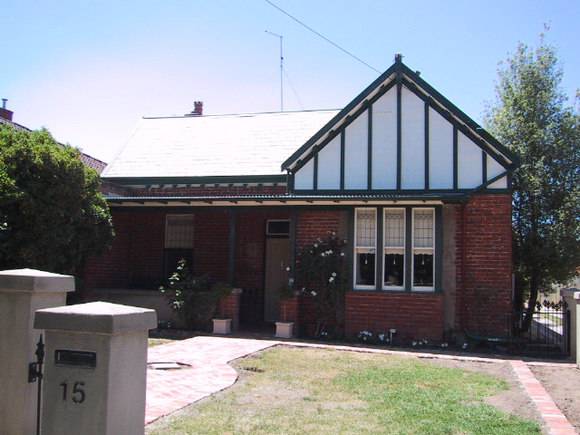 15 Errard Street South
