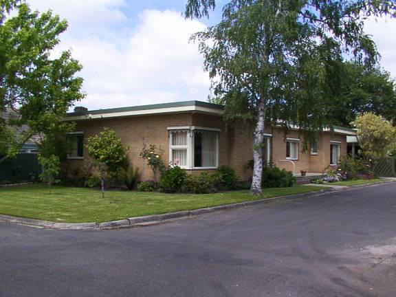 1 White Avenue