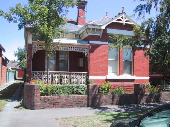 8 Raglan Street South