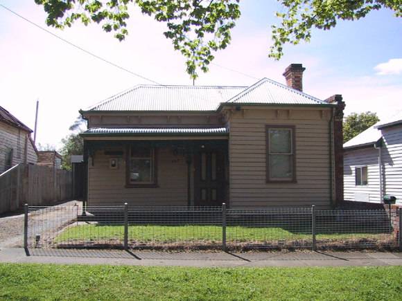 407 Ascot Street South