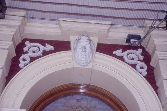 h00116 old colonists hall lydiard street north ballarat death mask over front entrance she project 2004