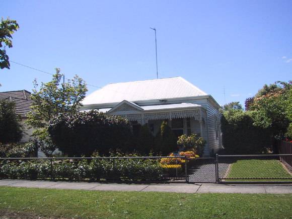 513 Ripon Street South