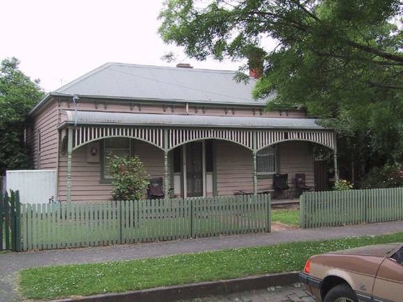 18 Talbot Street South