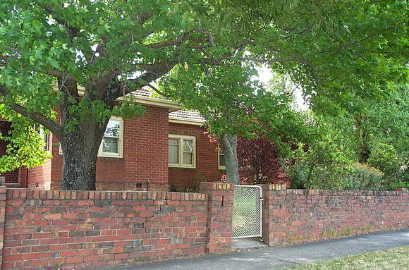 412 Lydiard Street North