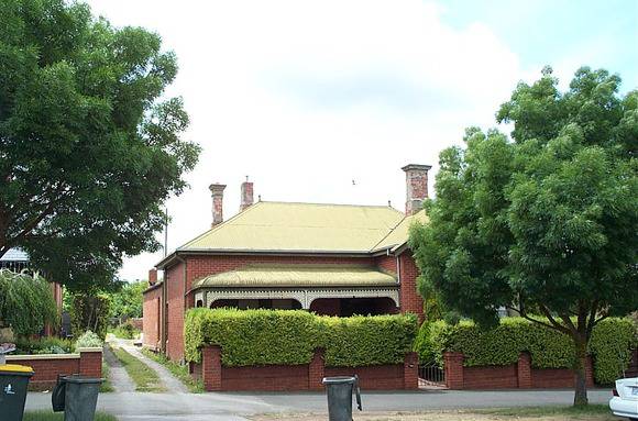 310 Lydiard Street North