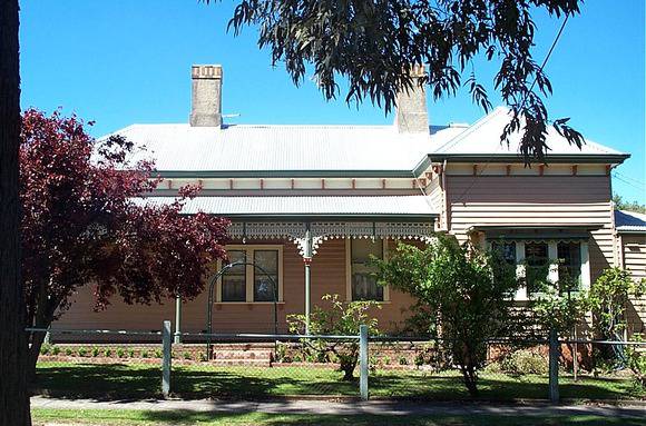 621 Lydiard Street North