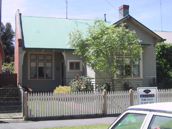 17 Ascot Street South