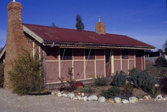 h00839 1 powell's prefabricated house main rd campbells creek front exterior 