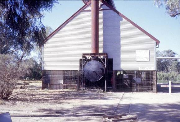 h00548 psyche bend pumping station psyche bend mildura smoke box and chimney base she project 2003