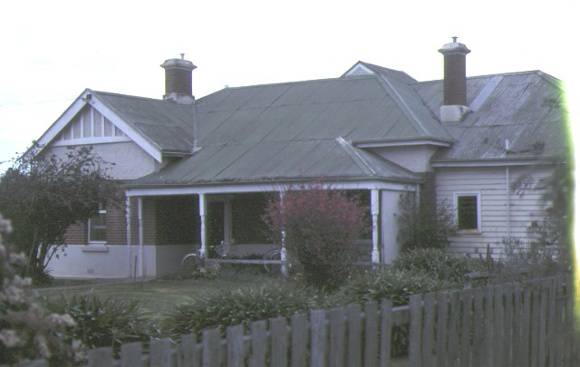 h00599 st marks anglican church cnr albert   hood streets rosedale vicarage sep1983