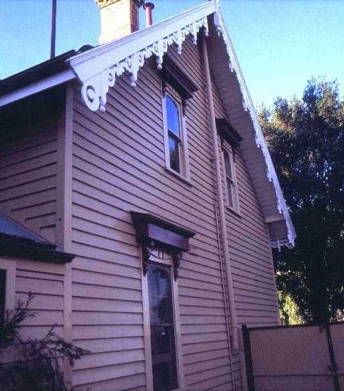 h00139 the american cottage station st coburg side view 