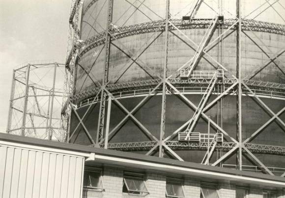 former gasometer alexandra parade 1975.jpg