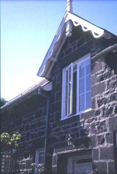 h00457 the hawthorns creswick st hawthorn upper front window 