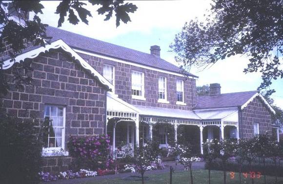 h01387 1 timboon house old geelong road camperdown front drive she project 2003
