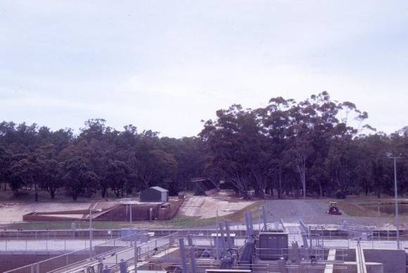 h00993 torrumbarry weir lock chamber steam boiler and  steam winch complex torrumbarry view of site she project 2004