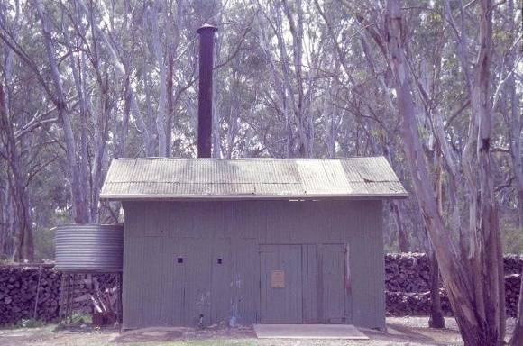 h00993 torrumbarry weir lock chamber steam boiler and  steam winch complex torrumbarry winch house she project 2004