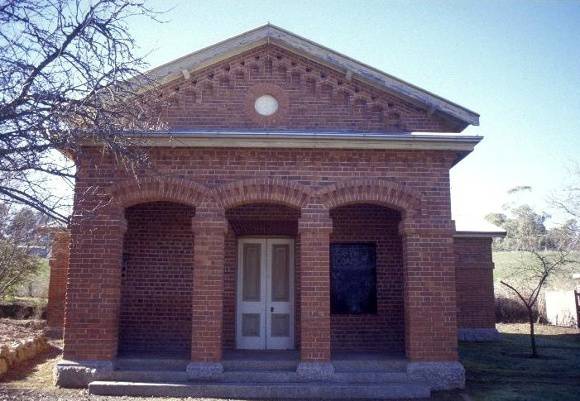 h01490 yackandandah court house williams rd yackandandah porch front she project 2003