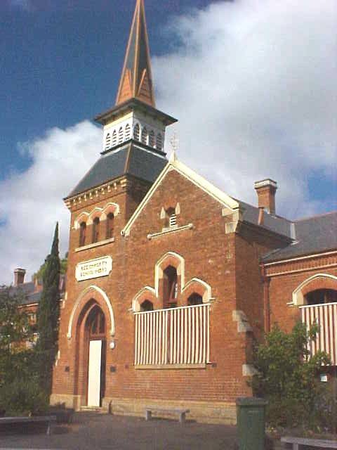 h01718 beechworth primary school junction road beechworth front she project 2004