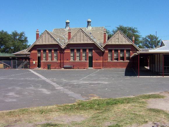 h01639 primary school no 1183 cnr cecil and parker street williamstown side view she project 2004