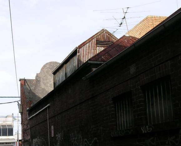 interesting roof.JPG