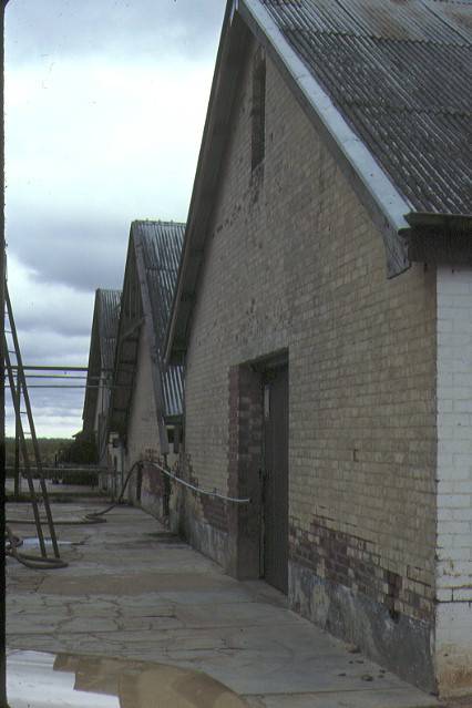 h01099 mildara blass distillery wentworth road merbein entrance to storage area may1983