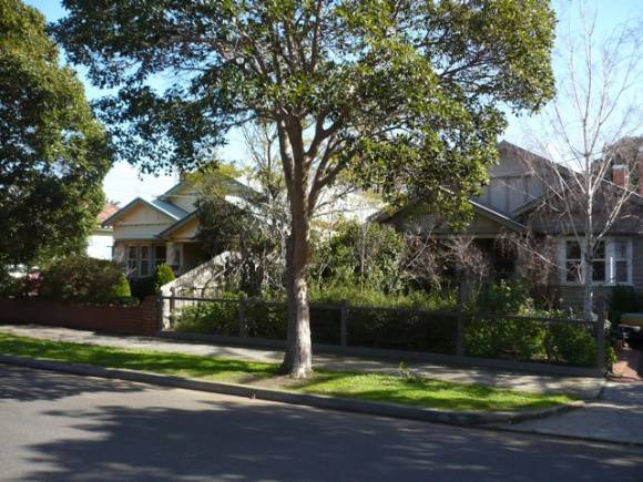 LARNE GROVE WEST SIDE