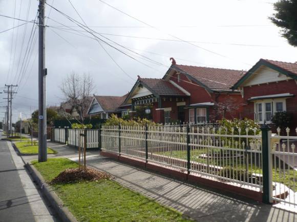 QUEEN ST NTH SIDE LOOKING WEST