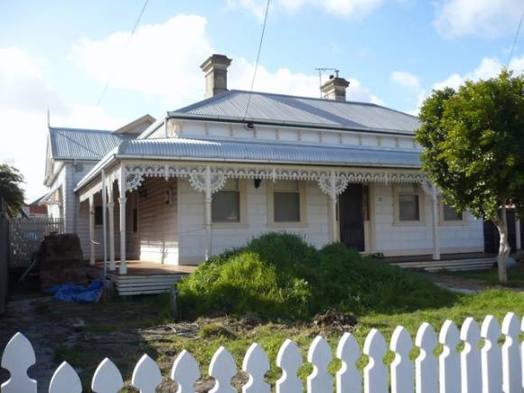 32 QUEEN ST