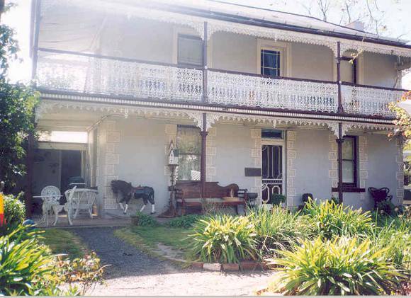 h00388 1 innisfail high street heathcote view from driveway she project 2003