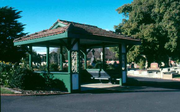 h01081 1 st kilda cemetery shelter3