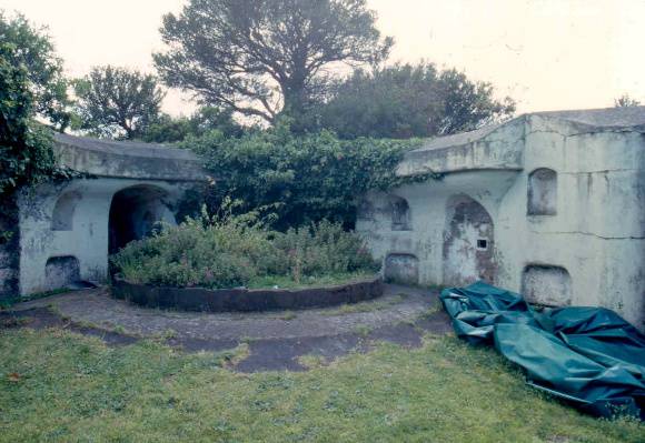 h01090 1 fort franklin portsea gun emplacement 02 0903 mz