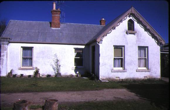 1 39 finch street beechworth front view sep1983