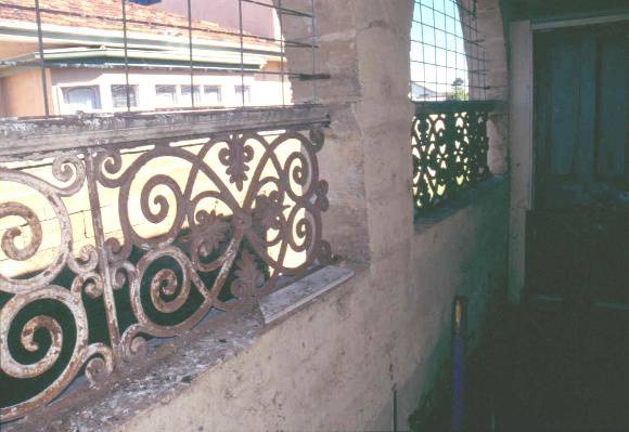h02076 ellerslie college warrnambool rail detail oct2004 mz