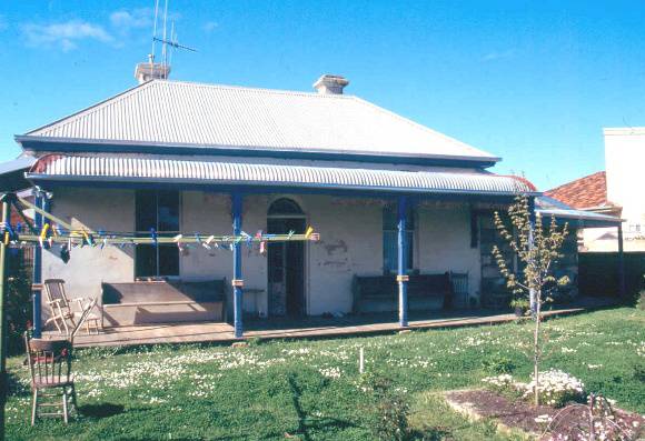 h02076 ellerslie college warrnambool rear facade 01 oct2004 mz