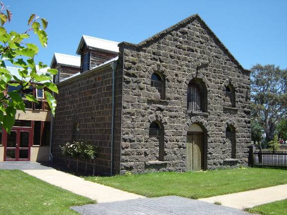 h00259 cobb & co stables buangor rear pm1 nov04