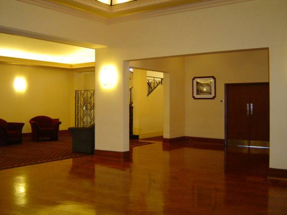 h02077 heidelberg town hall foyer dec 2004