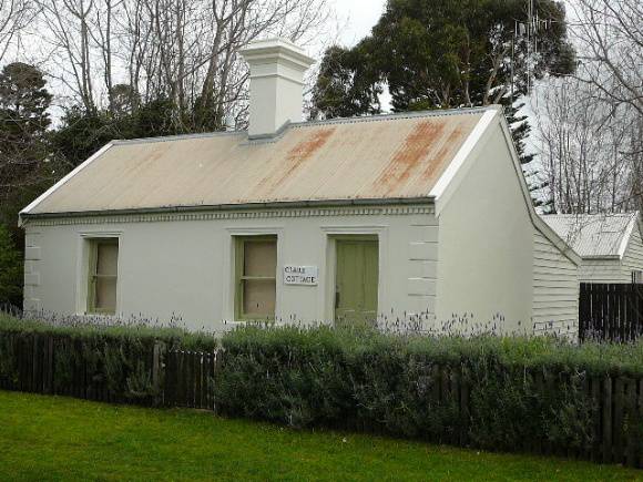 B4243 Clare Cottage