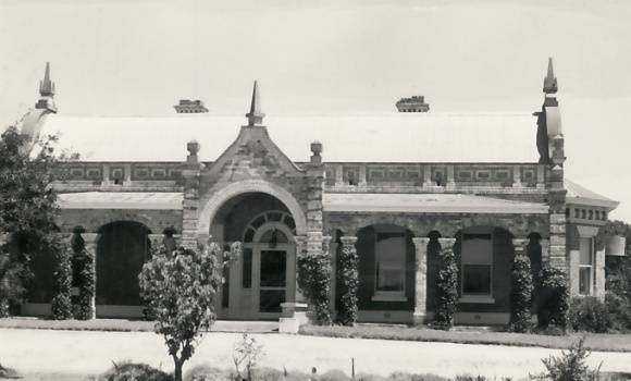 B2287 Nambrok Homestead