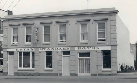B0130 Royal Standard Hotel West Melbourne