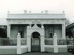 B0506 White House Williamstown