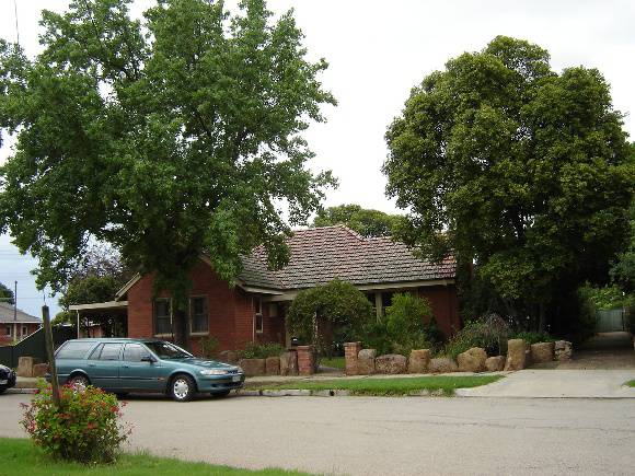 h01065 holy trinity anglican cathedral precinct wangaratta choirmasters house 3 the close 2005
