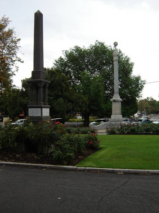 h01065 holy trinity anglican cathedral precinct wangaratta war memoria gardens 2005
