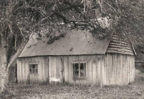 B0775 Slab Hut Blackwood