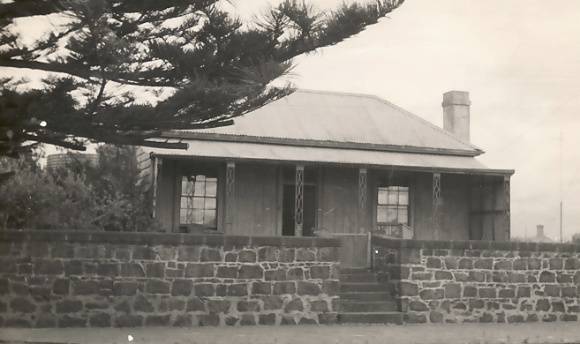 B1633 Captain Mills House Port Fairy