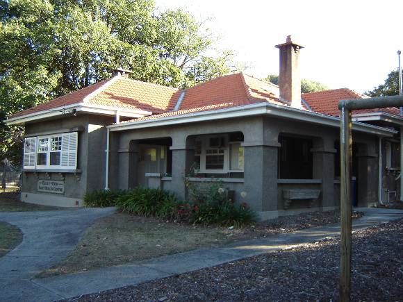 h00055 1 east kew baby centre may05