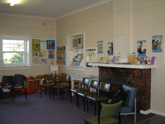 h00055 east kew baby centre may05 waiting room2