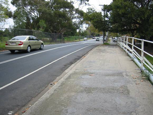 h02080 st kilda street bridge elwood footpath mz may2005